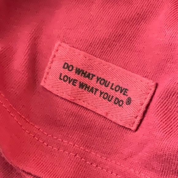 NWT Life is Good Women's Pop Art Grinch Crusher Tee/Cranberry Red - Picture 6 of 6